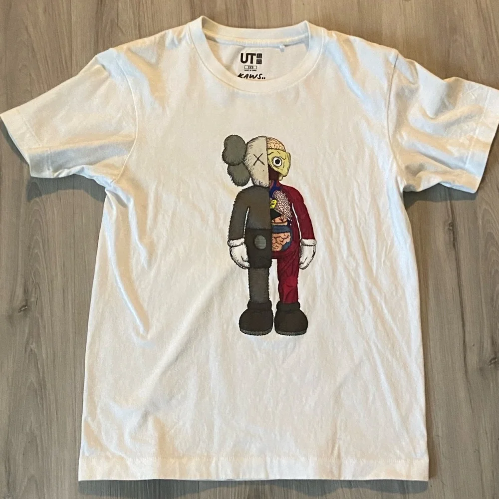 KAWS x Uniqlo UT fitted shirt - Picture 2 of 3